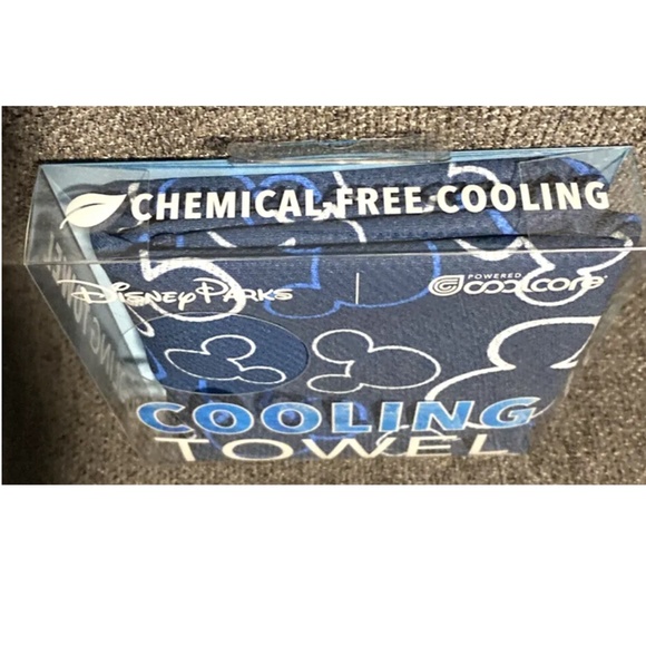 NWT Cooling Towel BLUE Mickey Mouse Icon Disney Parks New In Box - Picture 3 of 4